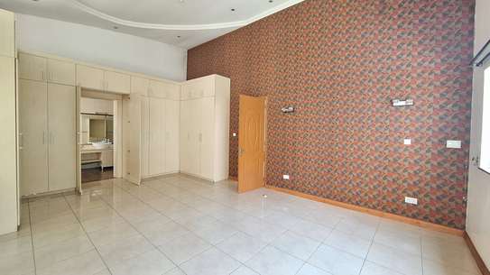 4 Bed Townhouse with En Suite at Riverside Drive image 19