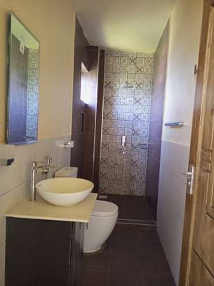 4 Bed Apartment with En Suite at Beach Road image 9