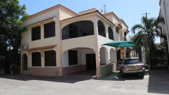 4 Bed House with Aircon in Nyali Area image 1