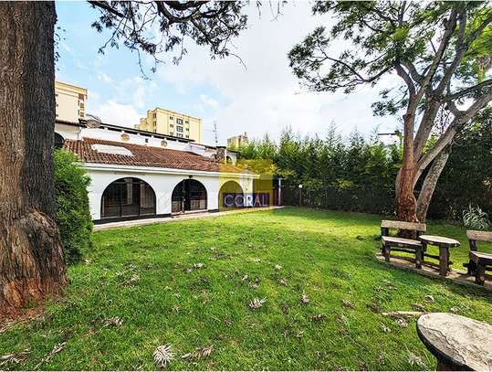 5 Bed Townhouse in Kilimani image 9