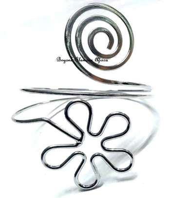 Womens Silver Flower Armlet with earrings image 2