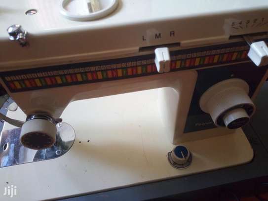Sewing & Embroidery Machine*EX-UK*Electric image 6