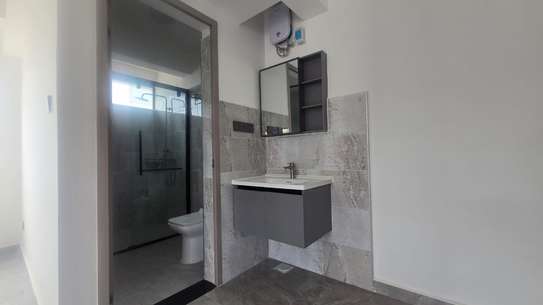 3 Bed Apartment with En Suite in Lavington image 5