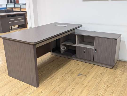 L-Shape 1600mm Executive Hardwood Desk image 2