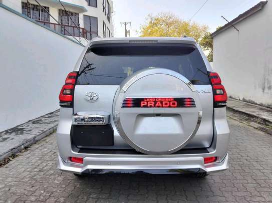 Toyota land Cruiser Prado VX-L Diesel Silver 2019 image 11