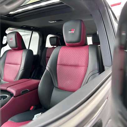 Toyota land cruiser LC300 GR Zx 2023 image 8