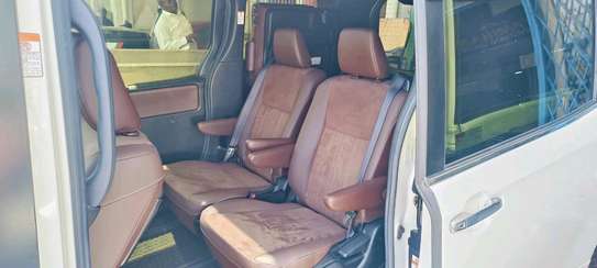 Toyota Esquire sunroof 2018 white image 7