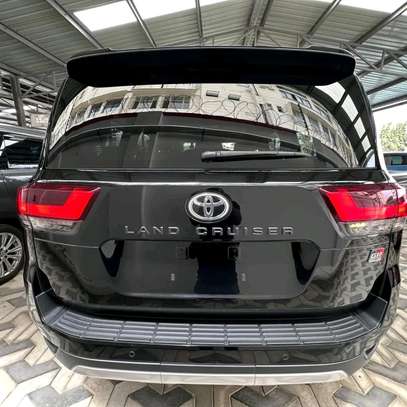 Toyota land cruiser LC300 GR Zx 2023 image 10