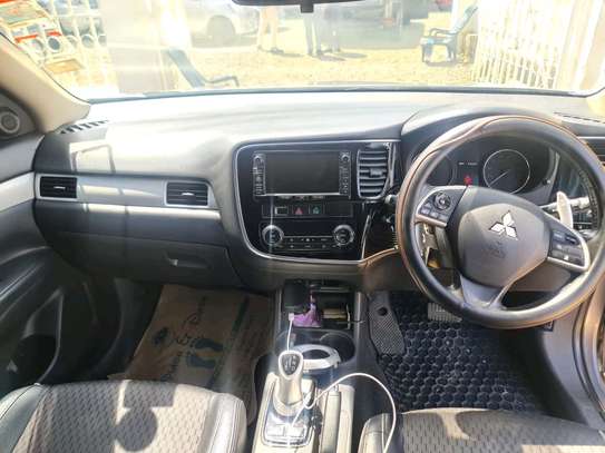 MITSUBISH OUTLANDER PHEV 2014MODEL image 4
