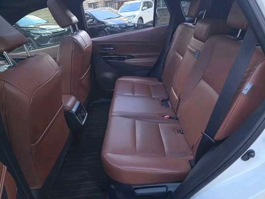 Toyota Harrier Pearl white image 3