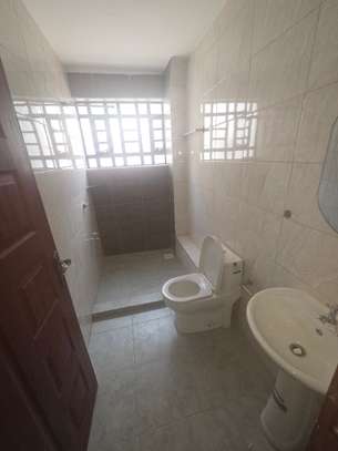 Bright 2-Bedroom Apartment Spacious Open Living image 6
