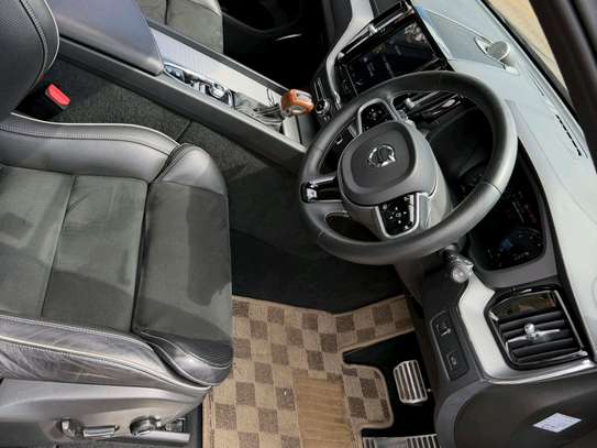 2019 Volvo XC60 T6 R-Design image 9