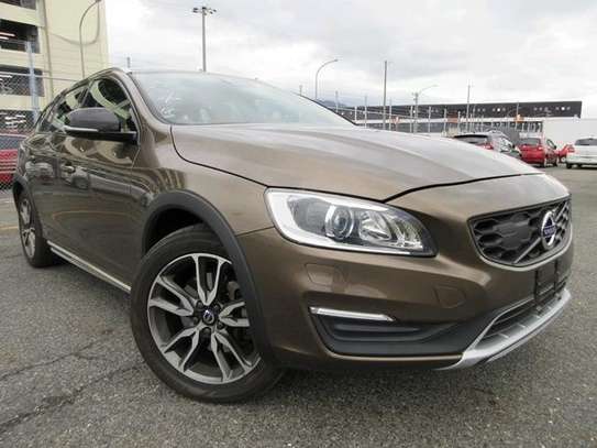 Volvo V60 T5 brown 2018 image 1