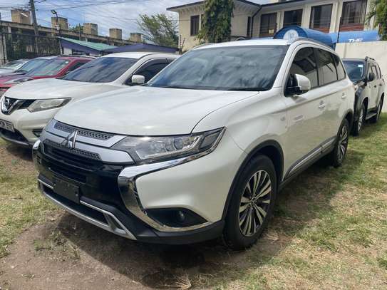 Mitsubishi outlander white 2018 image 1