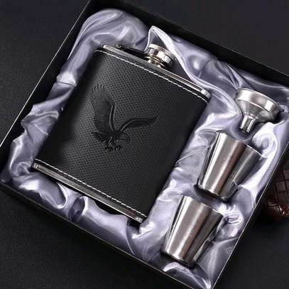 Leather Cover Whiskey Flask With Two Tot glasses image 2