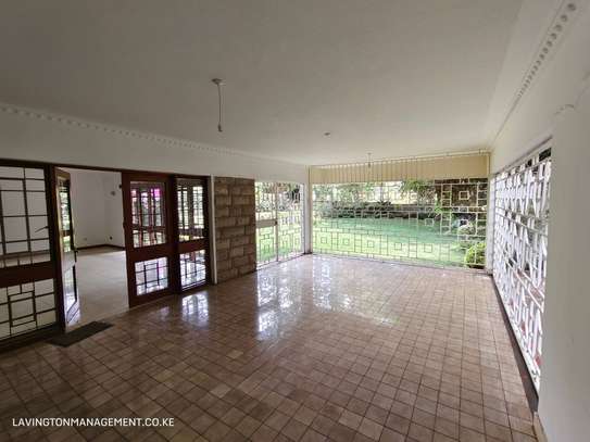 4 Bed House with En Suite at Lavington Green image 11