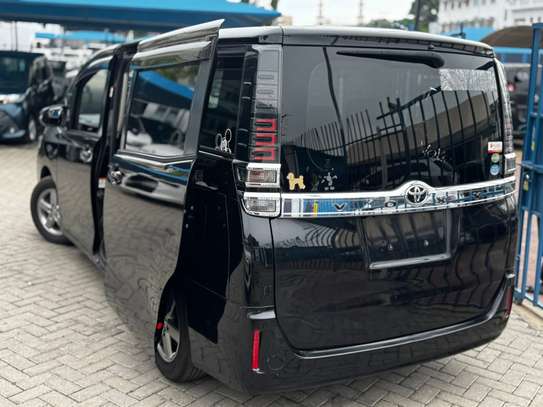 Toyota voxy 2018 Black image 10