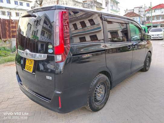 Toyota Noah Hybrid KDN image 3