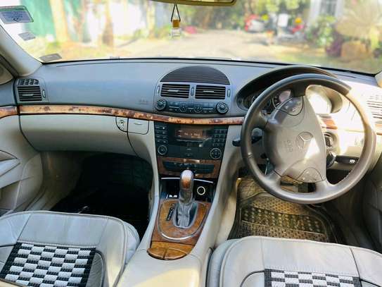 Mercedes Benz E200 image 8