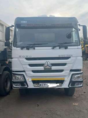 Howo prime mover + bhachu tipper trailer image 3