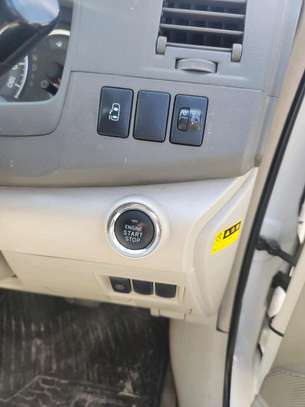 Toyota isis 2015model image 2