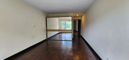 4 Bed Apartment with En Suite in Spring Valley image 1