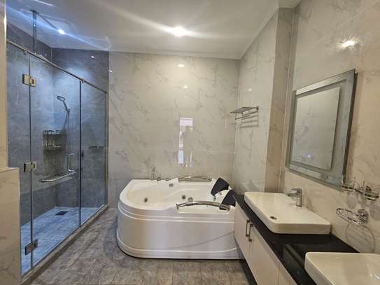 4 Bed Apartment with En Suite in Westlands Area image 7