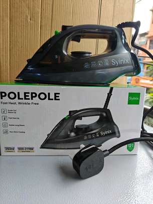 Syinix Polepole 2200W Steam Iron Black Dual Voltage image 2