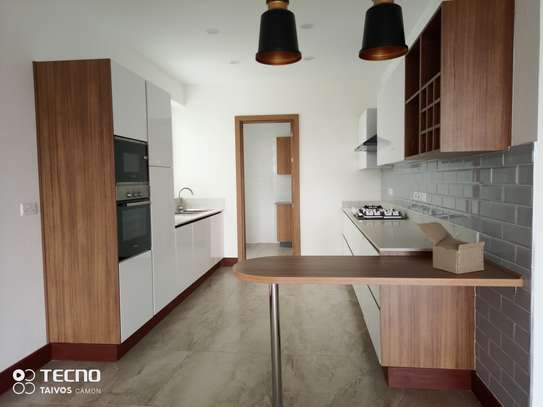3 Bed Apartment with En Suite at 6Th Avenue image 11