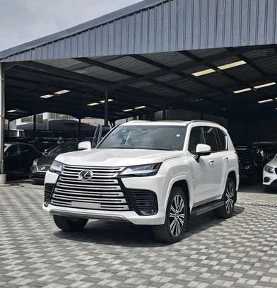 Lexus LX500d 2024 White image 3