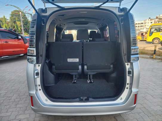 Toyota Voxy silver 2018 New Shape image 9