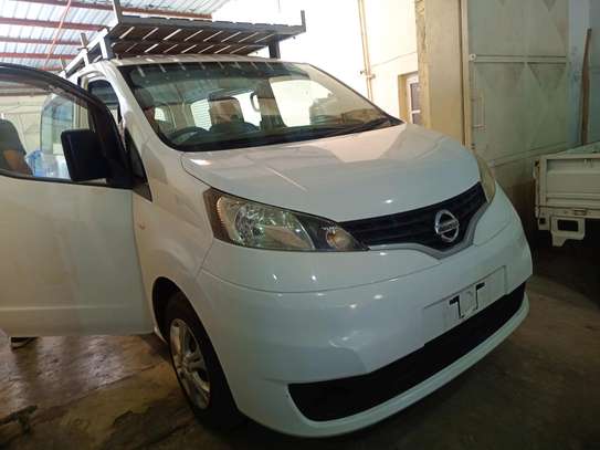 Nissan nv 200 manual petrol with carrier image 6