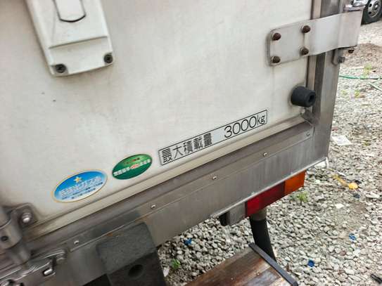 Mitsubishi canter freezer body image 5