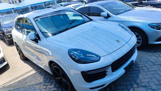 Porsche Cayenne GTS 2018 Sunroof image 3