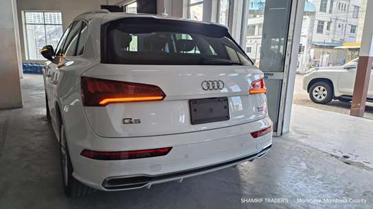 Audi Quattro Q5 S-Line White 2018 image 9