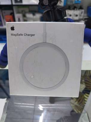 Original Apple MagSafe Wireless Charger image 2