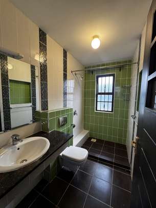 5 Bed House with En Suite in Runda image 10