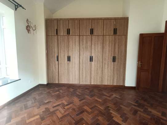 6 Bed Townhouse with En Suite at Lavington image 2