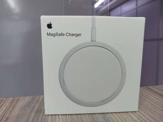 Apple Magsafe Charger – Wireless Charger With Fast Charging image 3