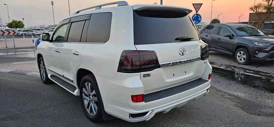 Land cruise v8  petrol image 9