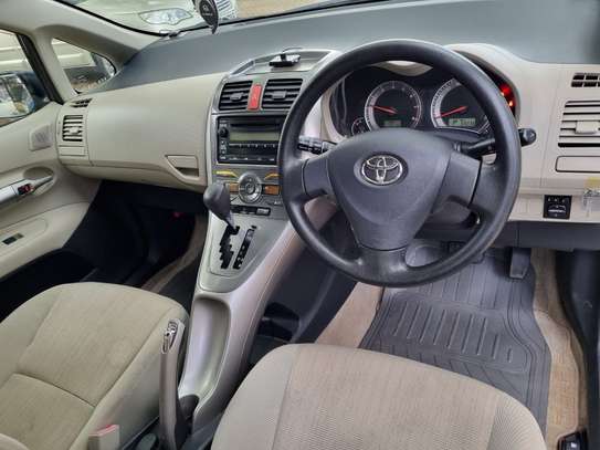 Toyota Auris image 9