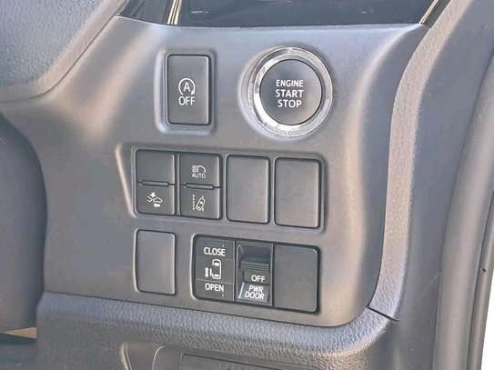 Toyota Noah WXB image 7