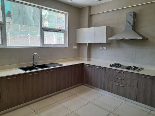 4 Bed Apartment with En Suite in General Mathenge image 14