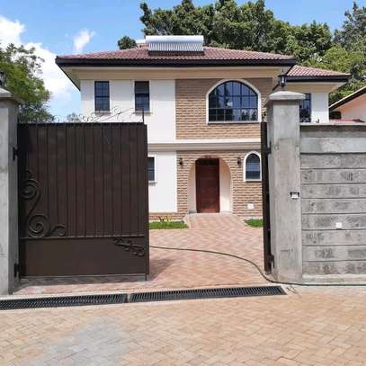 4 BEDROOM SPACIOUS TOWNHOUSE TO LET IN LAVVINGTON image 1