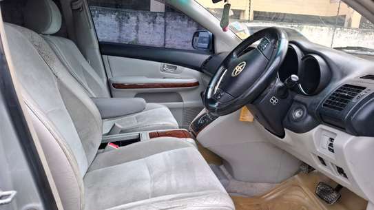 Toyota Harrier image 7