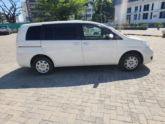 Toyota isis 2015model image 5