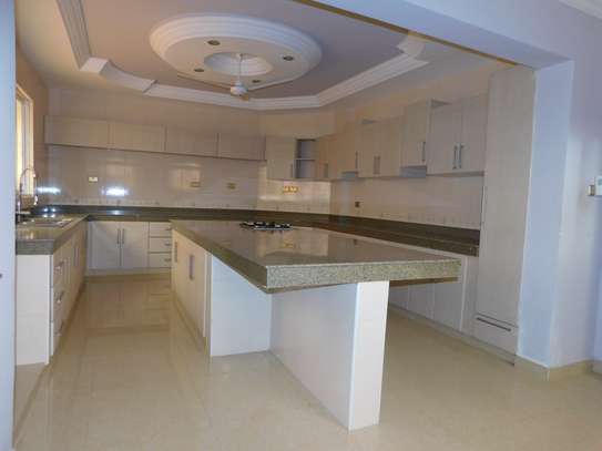 4 Bed House with Aircon in Nyali Area image 3