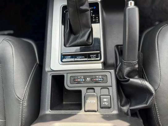 Toyota Land Cruiser Prado TZ-G 2018 white image 8