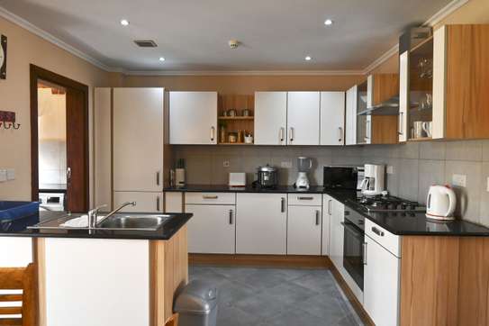 Furnished 2 Bed Apartment with En Suite in Upper Hill image 28