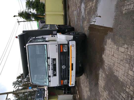 Ashok Leyland Tipper 2518 iL image 5